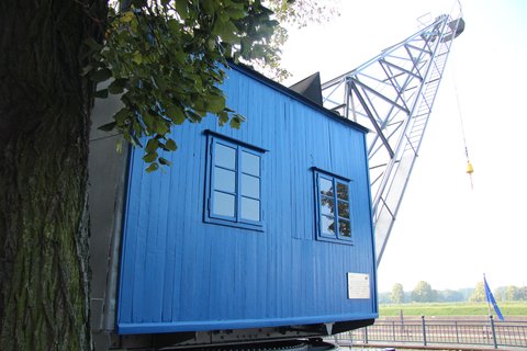 Historischer Dampfkran in Duisburg