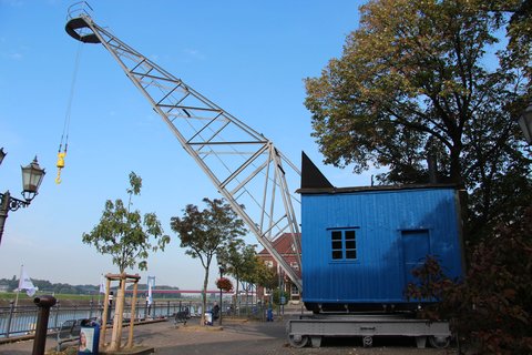 Historischer Dampfkran in Duisburg
