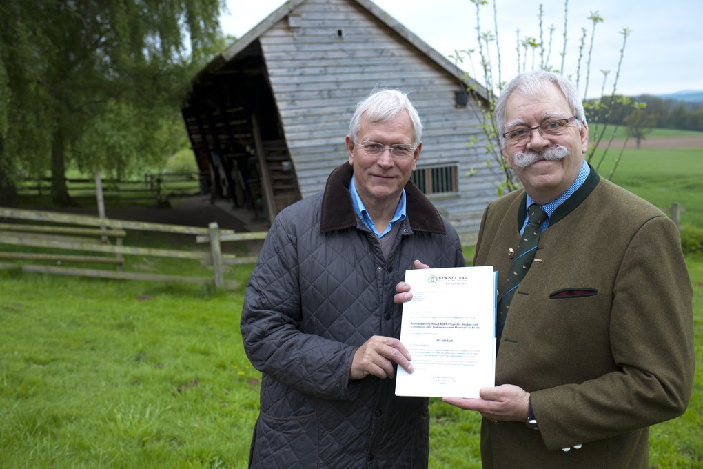 Uhlenberg-Fimmel-Übergabe-NRW-Stitung-Modexen
