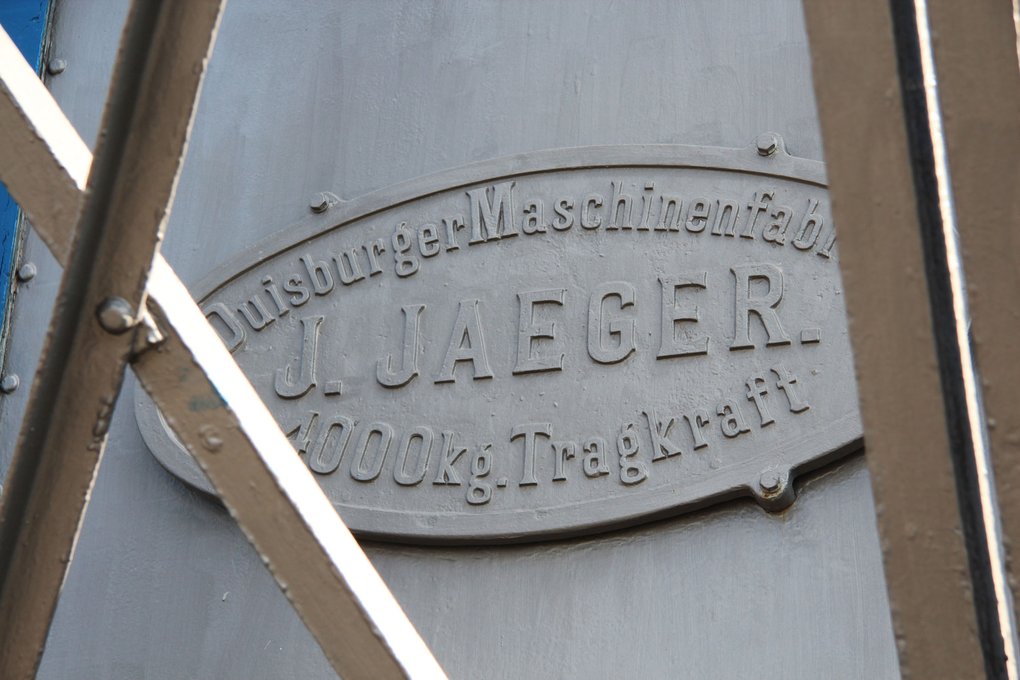 Historischer Dampfkran in Duisburg