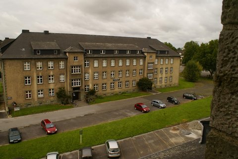 Die Kapelle befindet sich im Block I der ehemaligen Kaserne (Außenansicht 2007).
