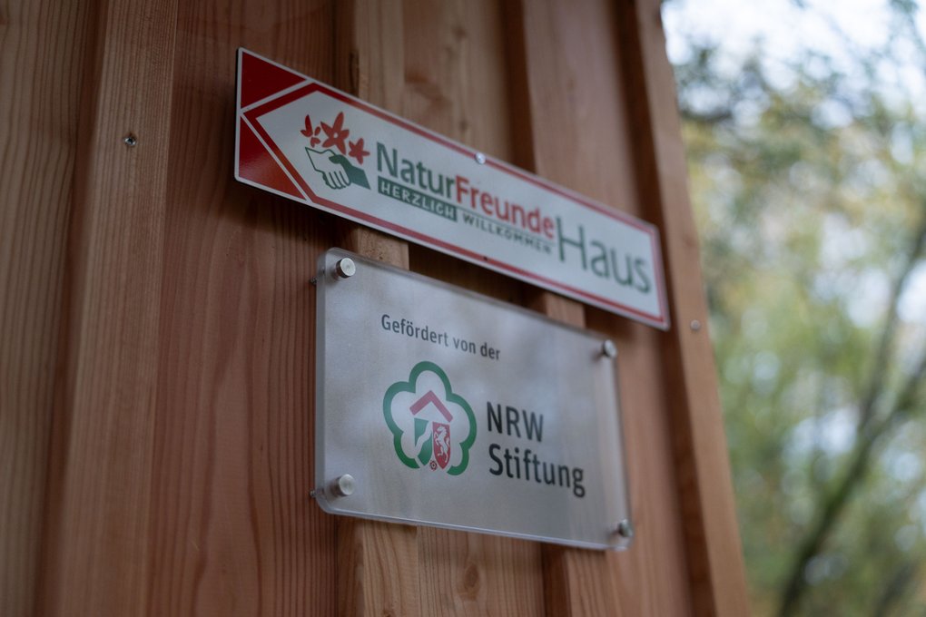 Ein Hinweisschild auf den Fördergeldgeber darf nicht fehlen.