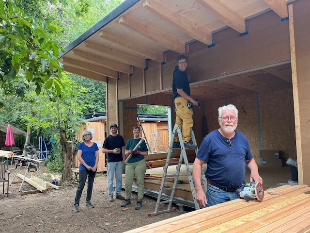 Das neue Haus wurde mit großem ehrenamlichen Einsatz der Vereinsmitglieder errichtet.